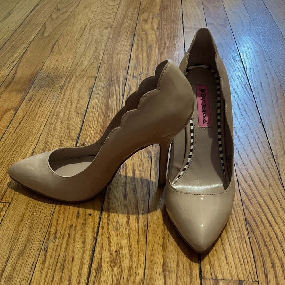 Betsey Johnson Nude Raciee Pumps